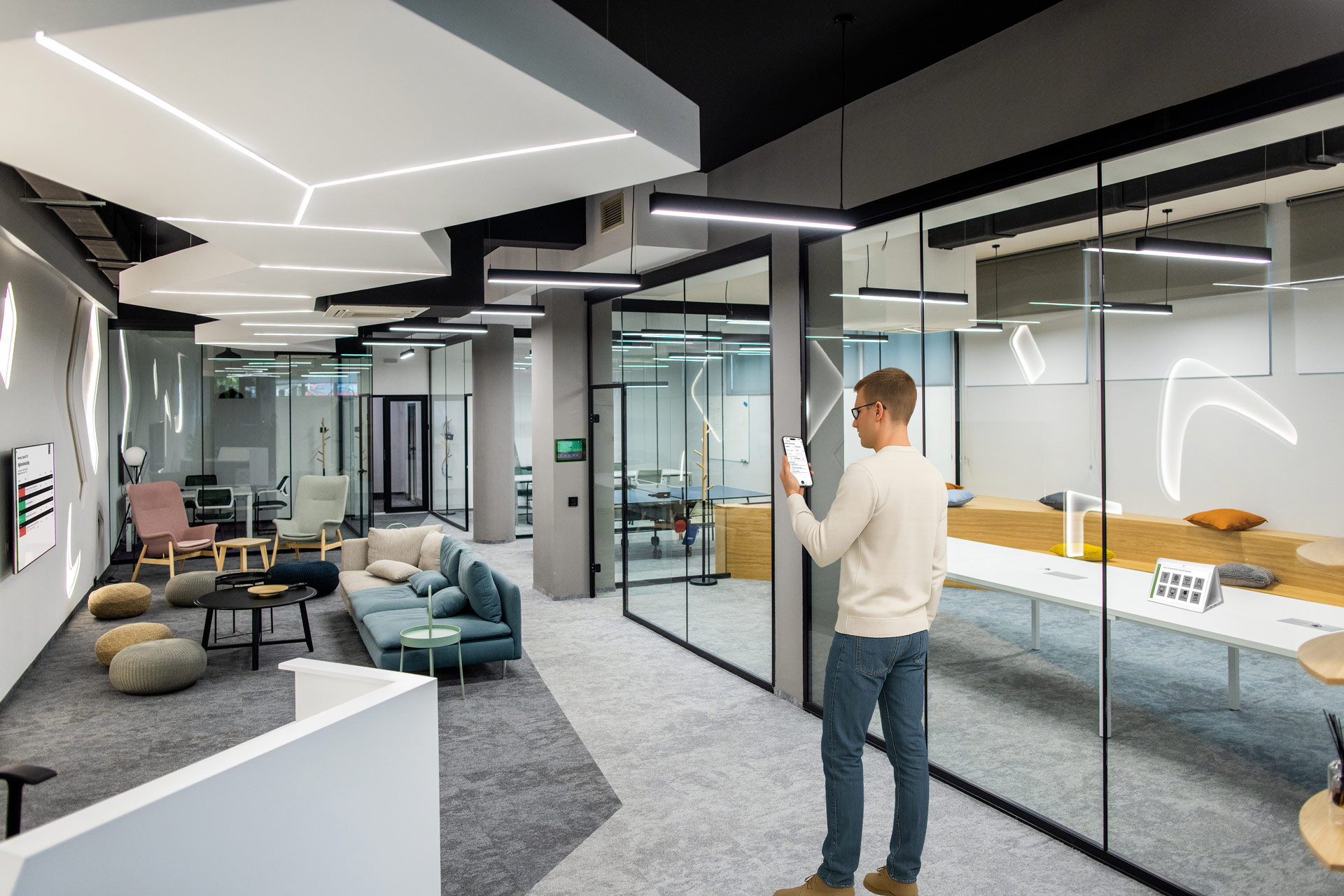 Modern HXA.io office with digital room solutions, touch displays and mobile control